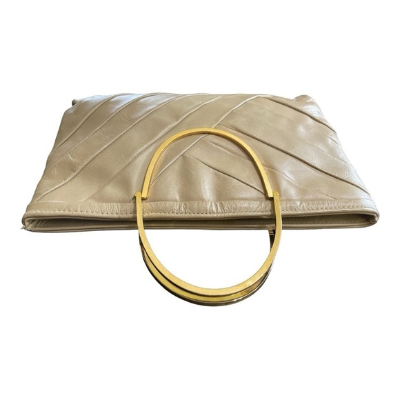 Vintage Beige Leather Handbag/ Purse With Gold Circle Handles - Picture 5 of 9